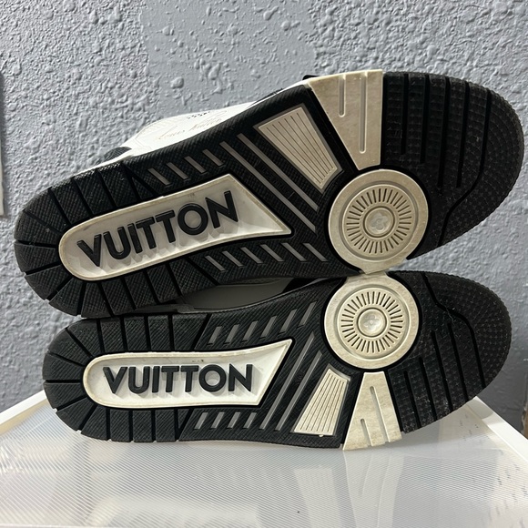 Men’s | Women’s Authentic Louis Vuitton Trainers | Lightly Worn - Picture 3 of 3